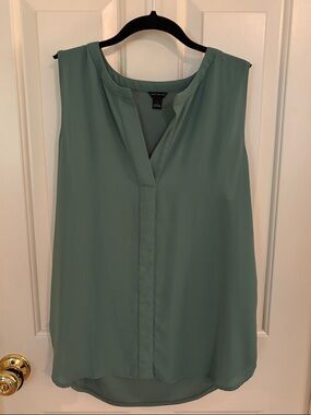 Ann Taylor Sage Green Sleeveless V-Neck Shell S